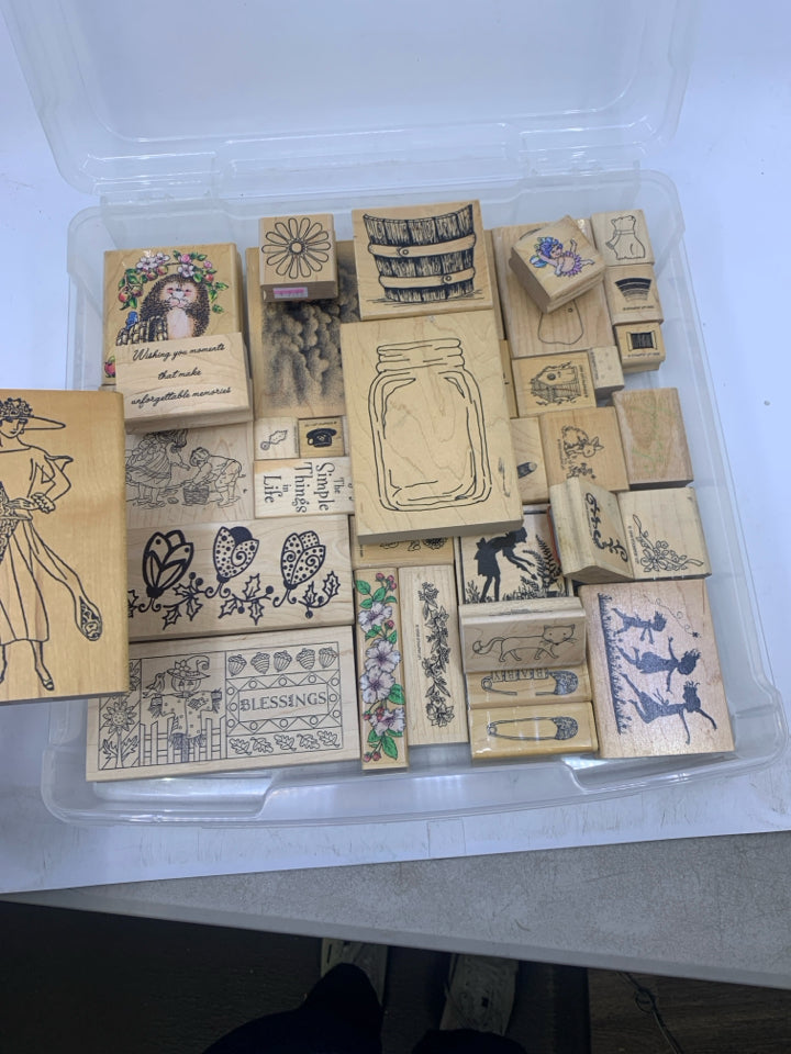 35 ASSORTED STAMPS IN CLEAR PLASTIC CASE.