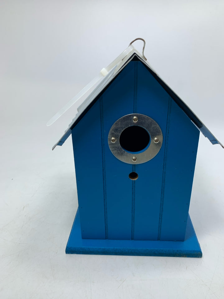 METAL ROOF WOOD BIRD HOUSE.