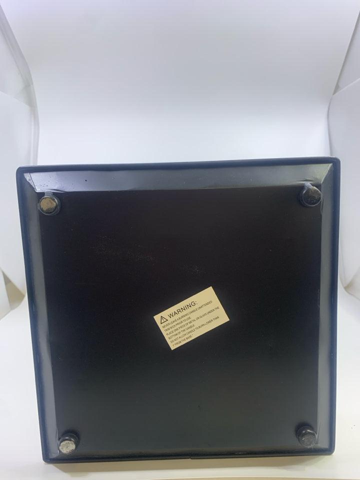 BLACK METAL HANGING LANTERN.