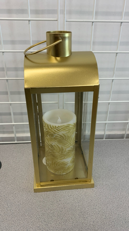 GOLD METAL LANTERN W/LED CANDLE.