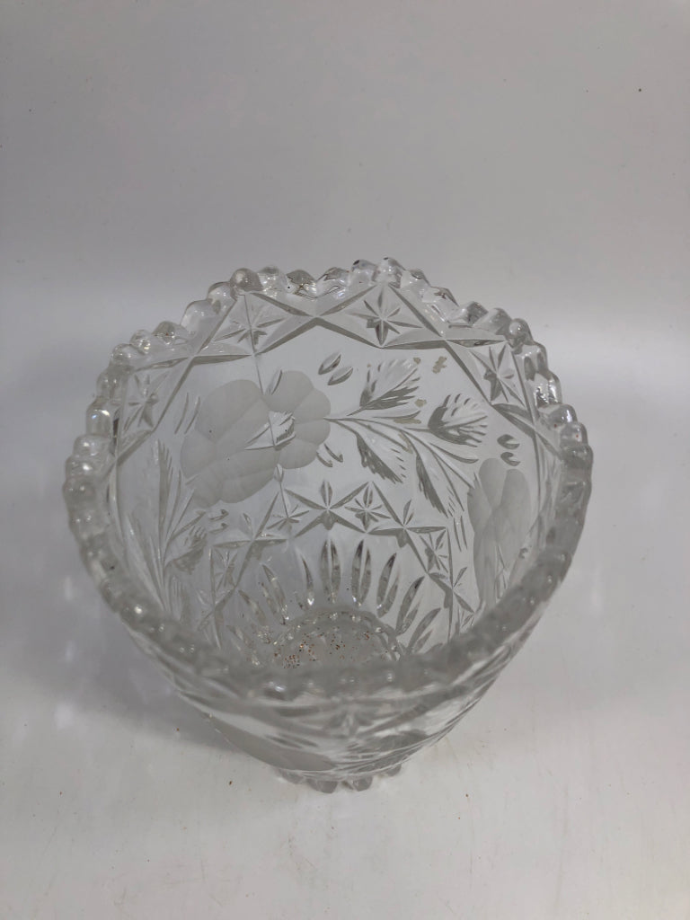 FROSTED FLOWERS CUT GLASS VASE W/SAWTOOTH RIM.