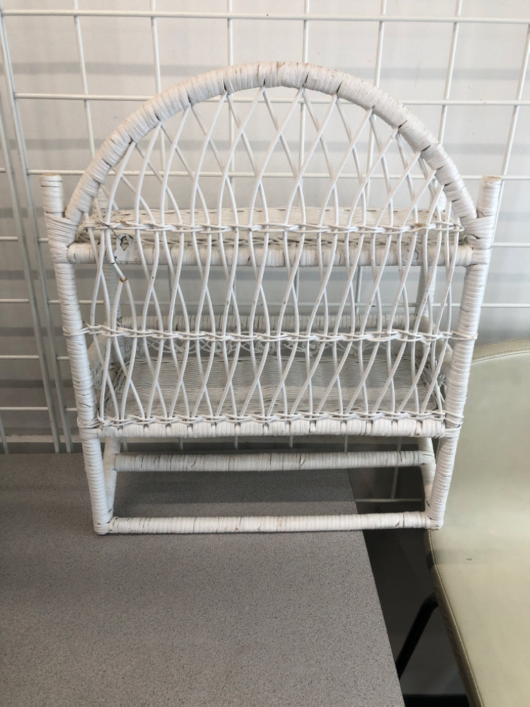 WICKER 2 TIER STORAGE SHELF W/TOWEL HOLDER.
