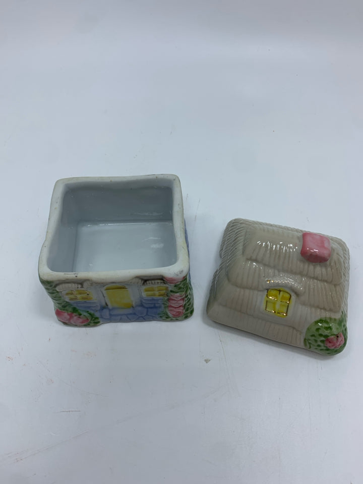 VTG CERAMIC COTTAGE-STYLE SUGAR & CREAMER SET.