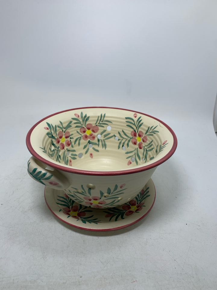 2 PC CERAMIC COLLANDER W/ PINK FLOWERS CATCH PLATE.