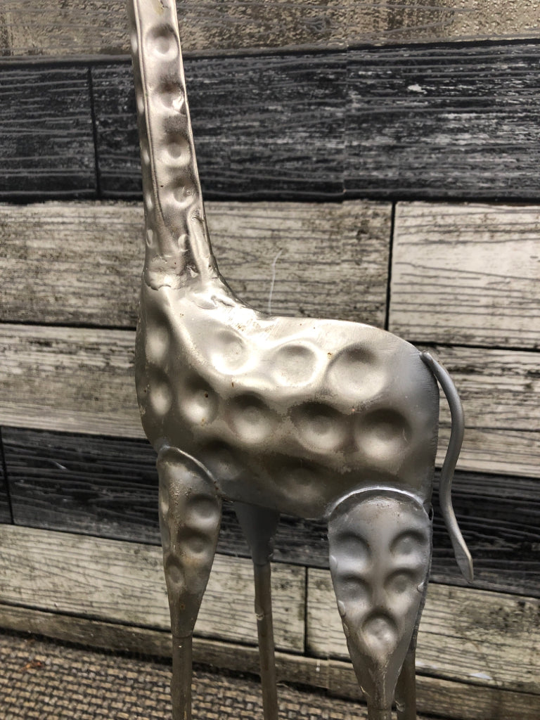 LONG-LEGGED METAL GIRAFFE FIGURINE.