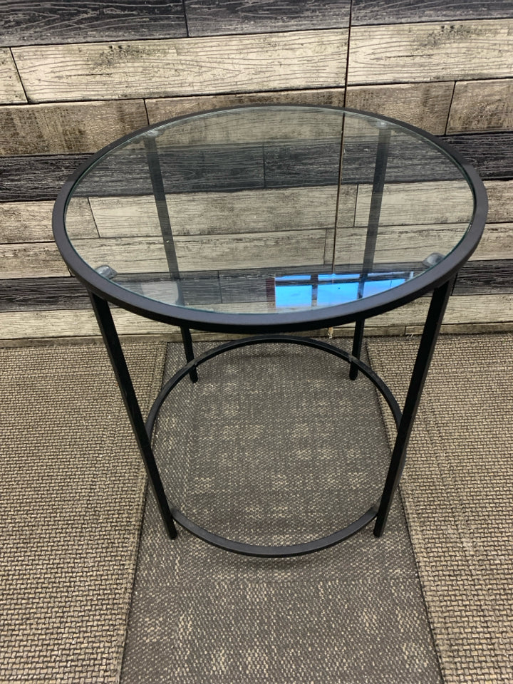 ROUND BLACK METAL SIDE TABLE W/GLASS TOP.