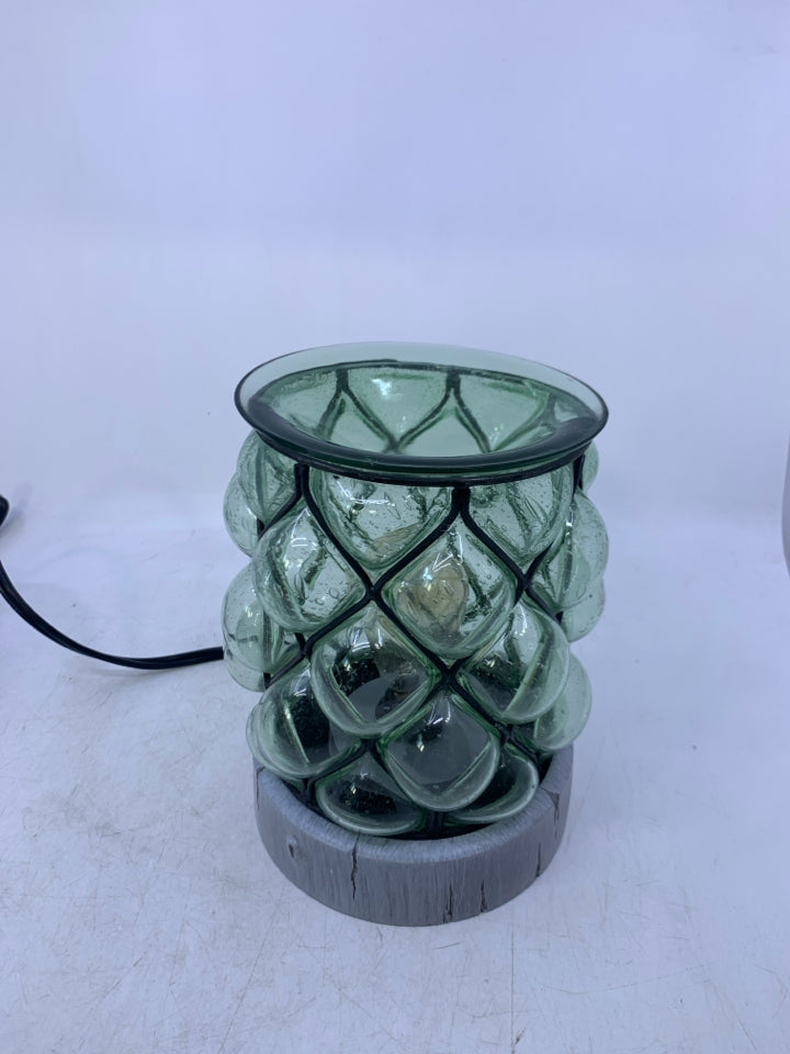 LIGHT UP LAMP WAX WARMER GREEN BUBBLE GLASS W/ METAL CAGE.