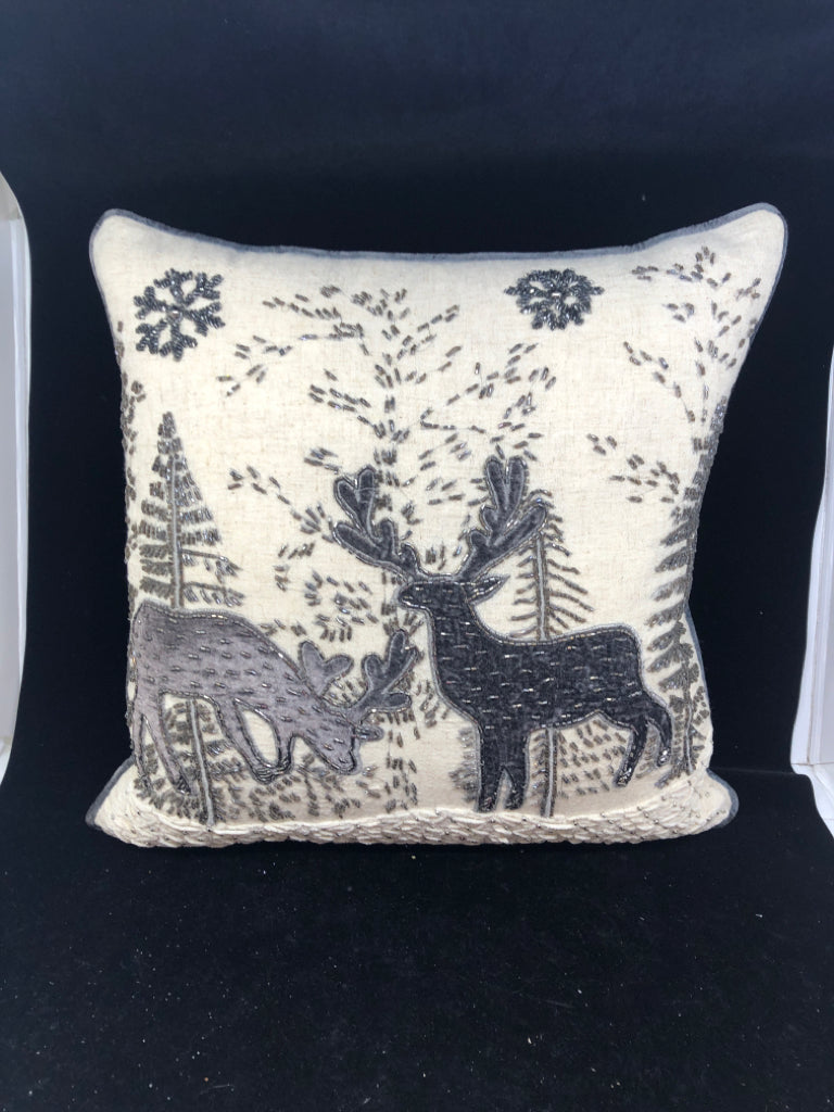 CREAM PILLOW W/ BEADED REINDEER GREY.