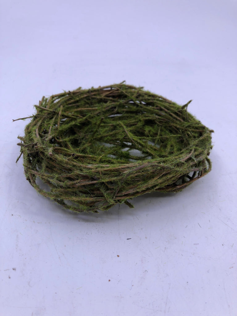 2 TAN DISTRESSED WOOD BIRDS ON TWIG NEST.