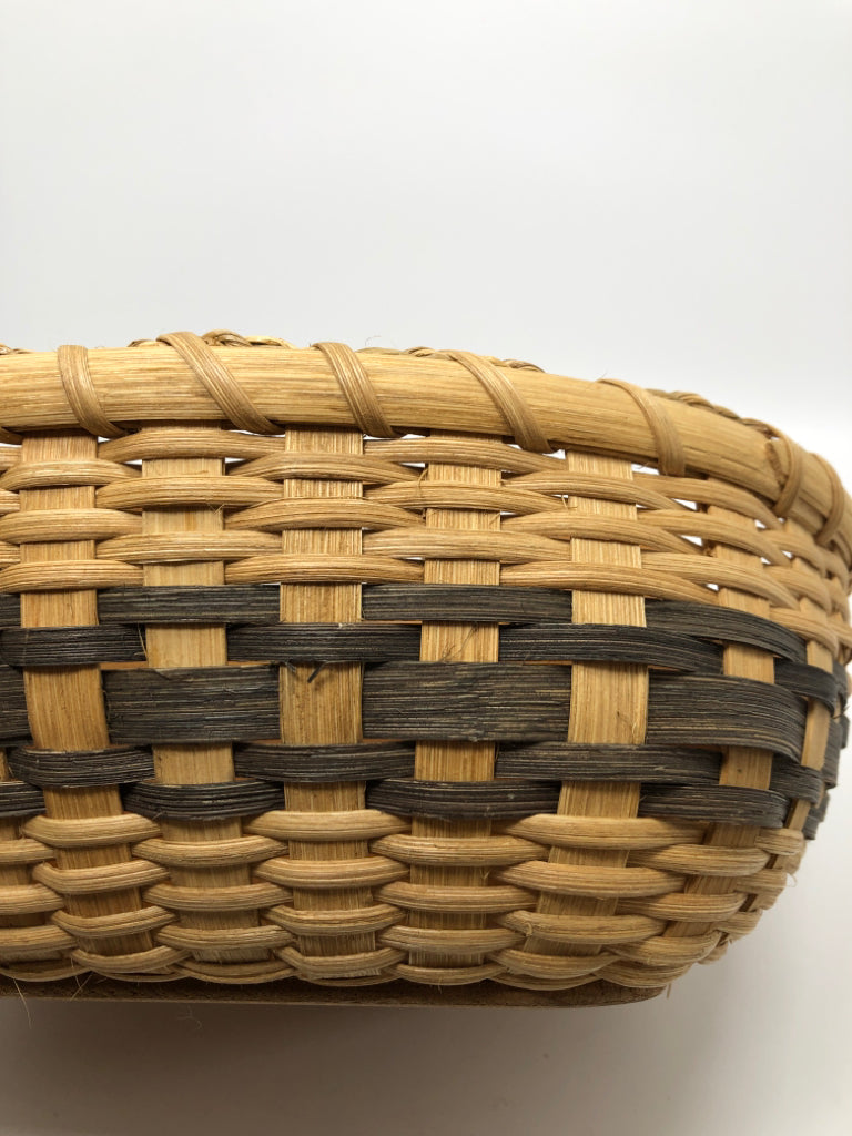WOODED DIVIDED GRAY-STRIPE WICKER BASKET.