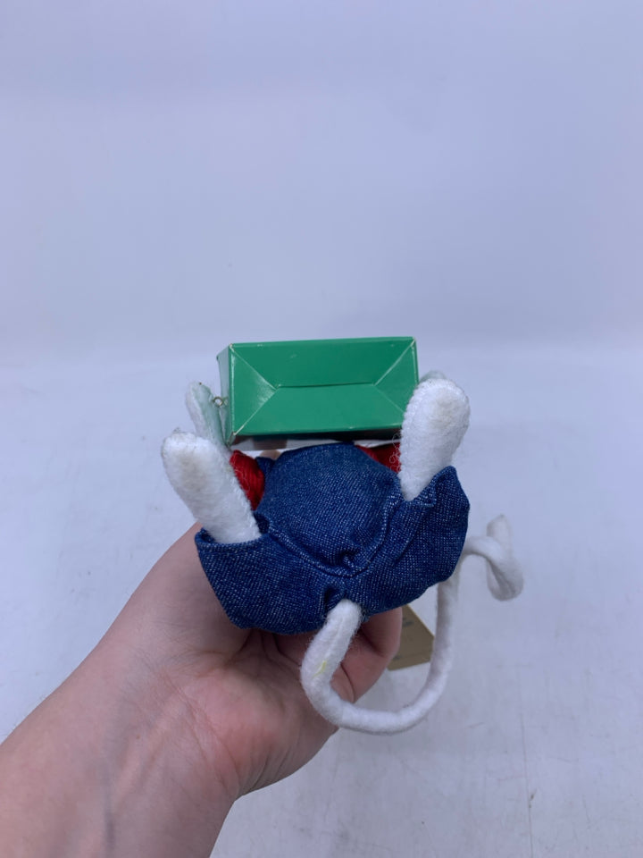 WHITE ANNALEE MOUSE HOLDING COCA COLA TRAY W/ OVERALLS.