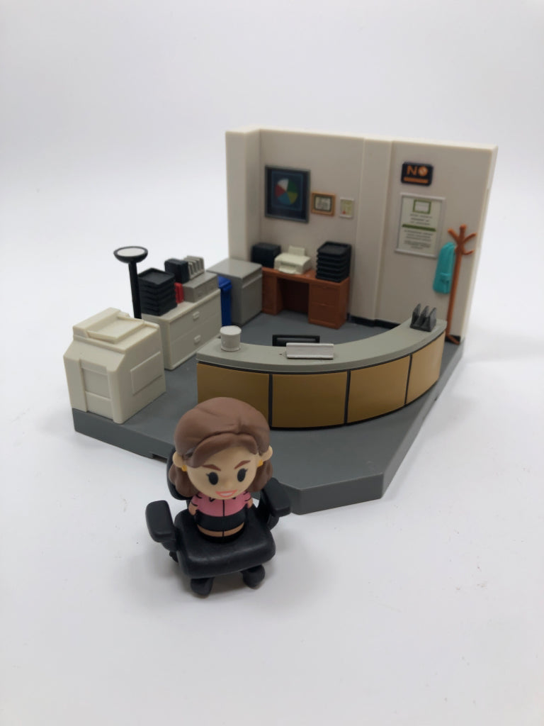 FUNKO MINI MOMENTS THE OFFICE PAM W/REMOVEABLE CHAIR.