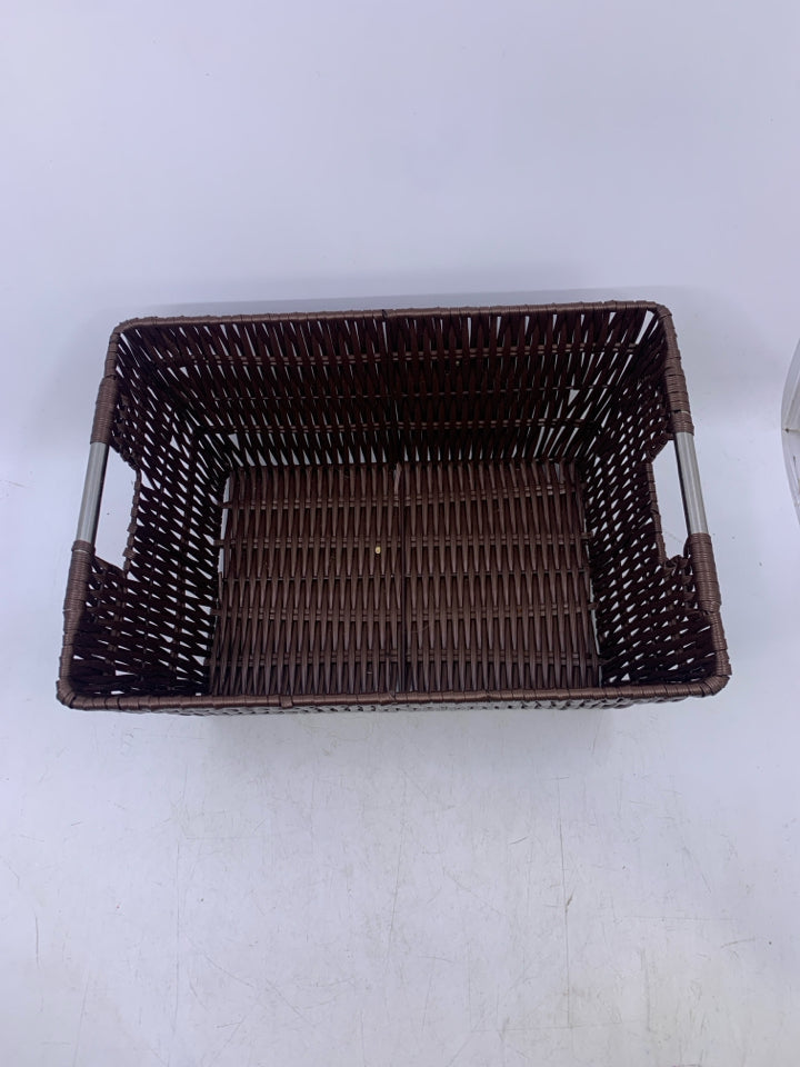 BROWN PLASTIC WOVEN W/ SILVER METAL HANDLES.