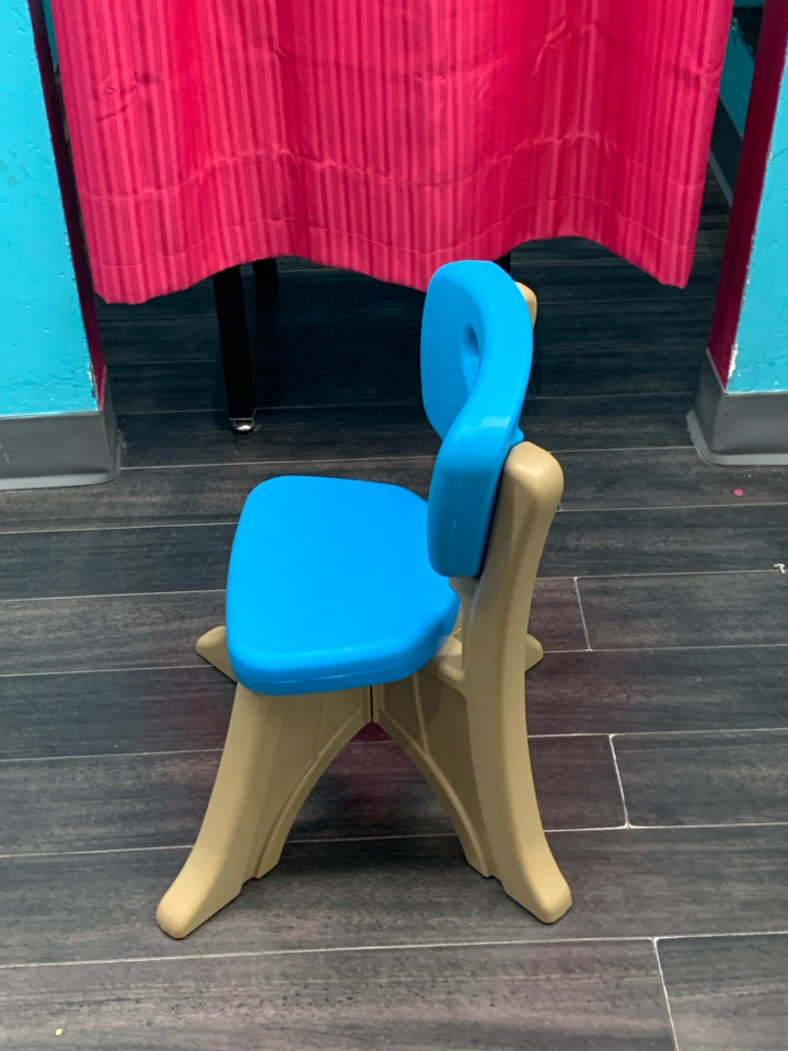 Step 2 Beige and Blue Kids Chair