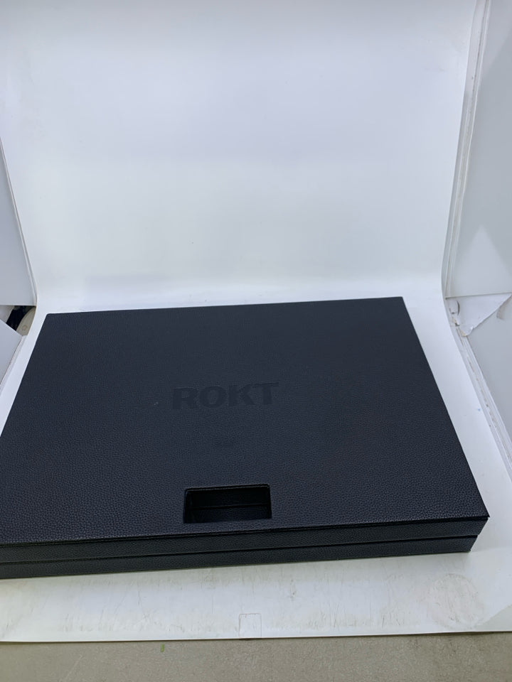 BLACK LEATHER CASE BACKGAMMON SET PINK/WHITE INTERIOR.