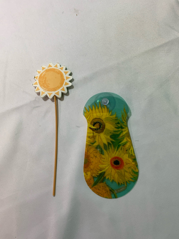 SUNFLOWER WINDOW VASE.