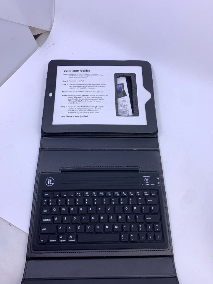 BLACK NOTEPAD iPAD KEYBOARD AND CASE.