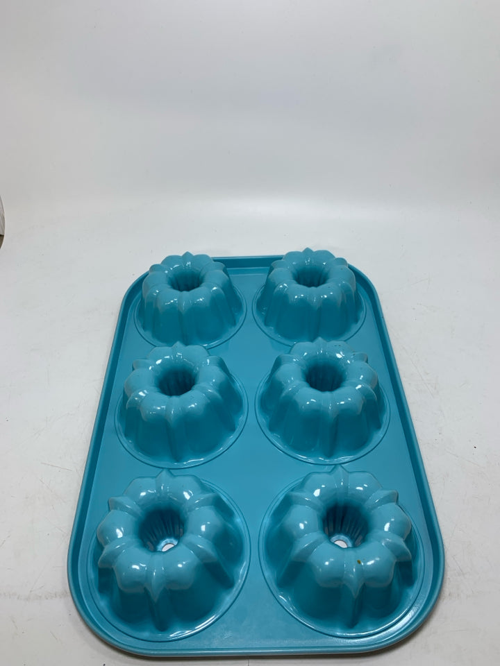 MINI FLUTED CAKE BUNDT BAKING PAN.