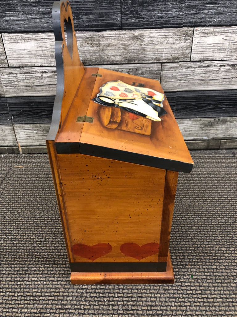 PRIMITIVE HAND-PAINTED BREAD BOX.