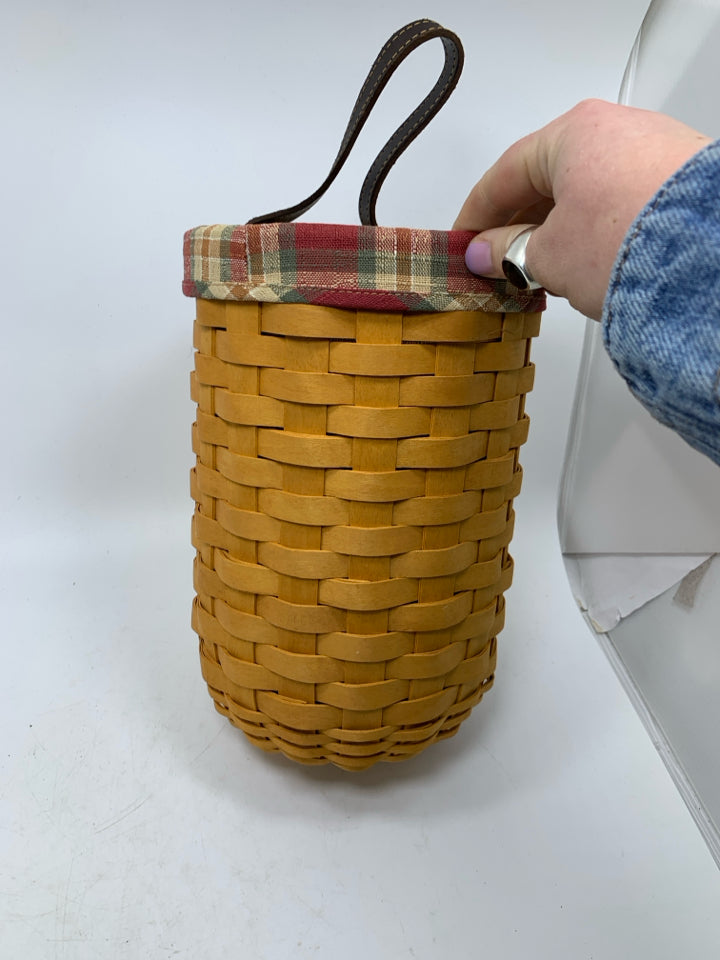 LARGE GATEHOUSE HANGING BASKET ORCHARD PLAID LINER AND PROTECTOR.