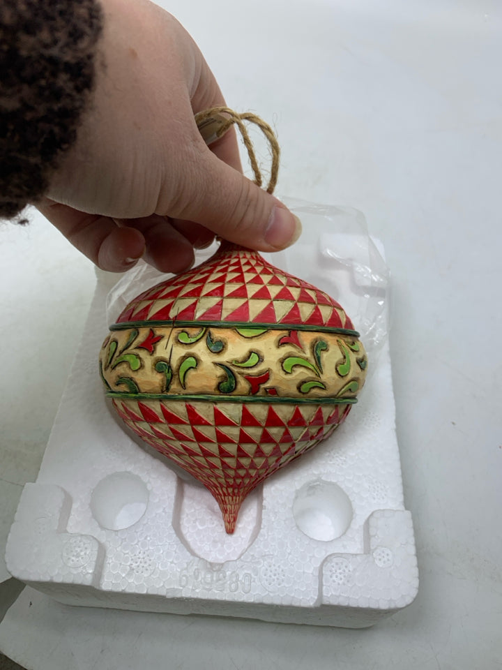 NIB JIM SHORE SANTA TREE RED/GOLD ORNAMENT.