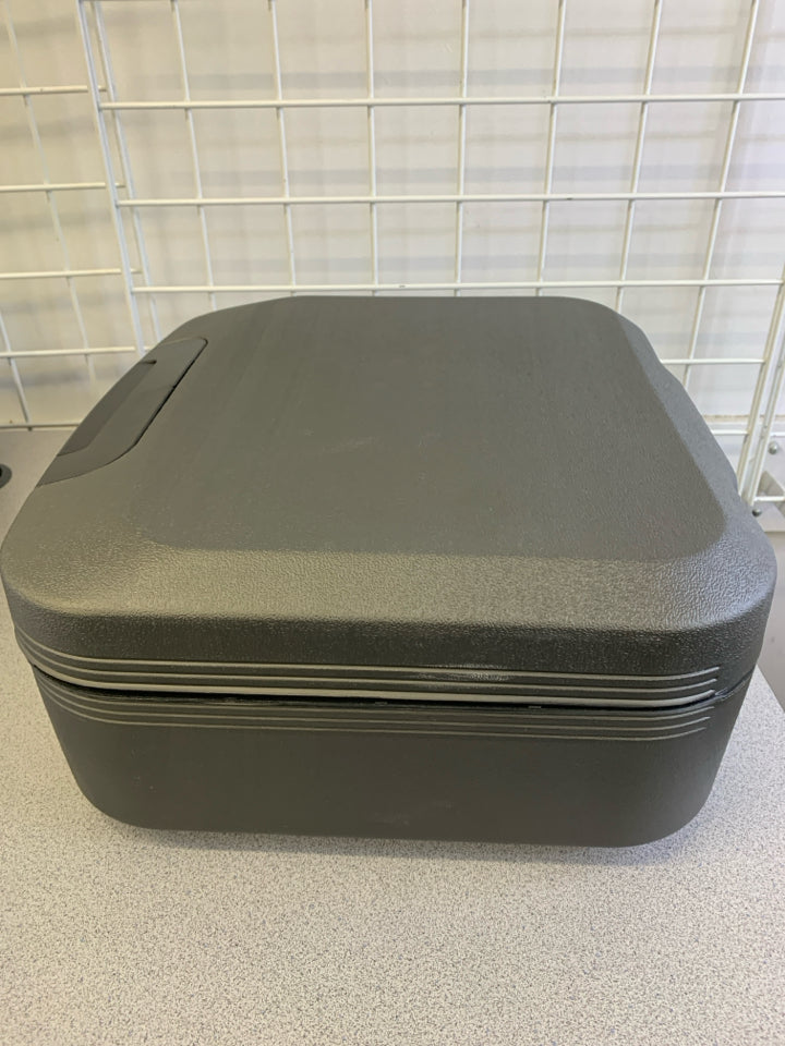 SENTRY SAFE RECORD PROTECTION FIRE RESISTANCE BOX W/ 2 KEYS.