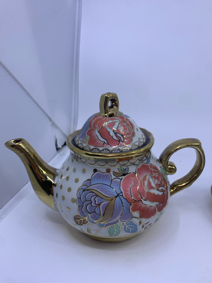 SVC FOR 4 TEA SET WHITE GOLD ACCENTS BLUE/PINK ROSES.