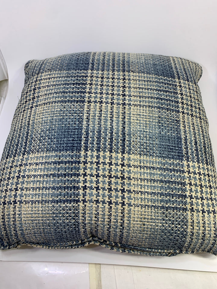 BLUE PLAID BURLAP ACCENT PILLOW.