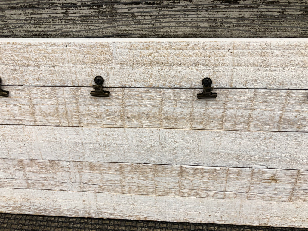 DISTRESSED WHITE WOOD PHOTO HOLDER.