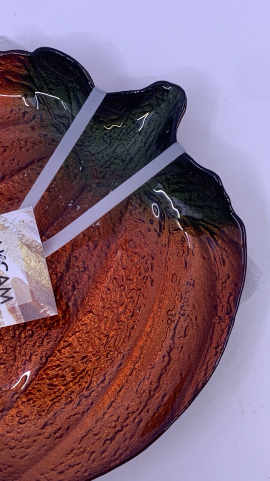 4PK GLASS PUMPKIN DESSERT PLATES.
