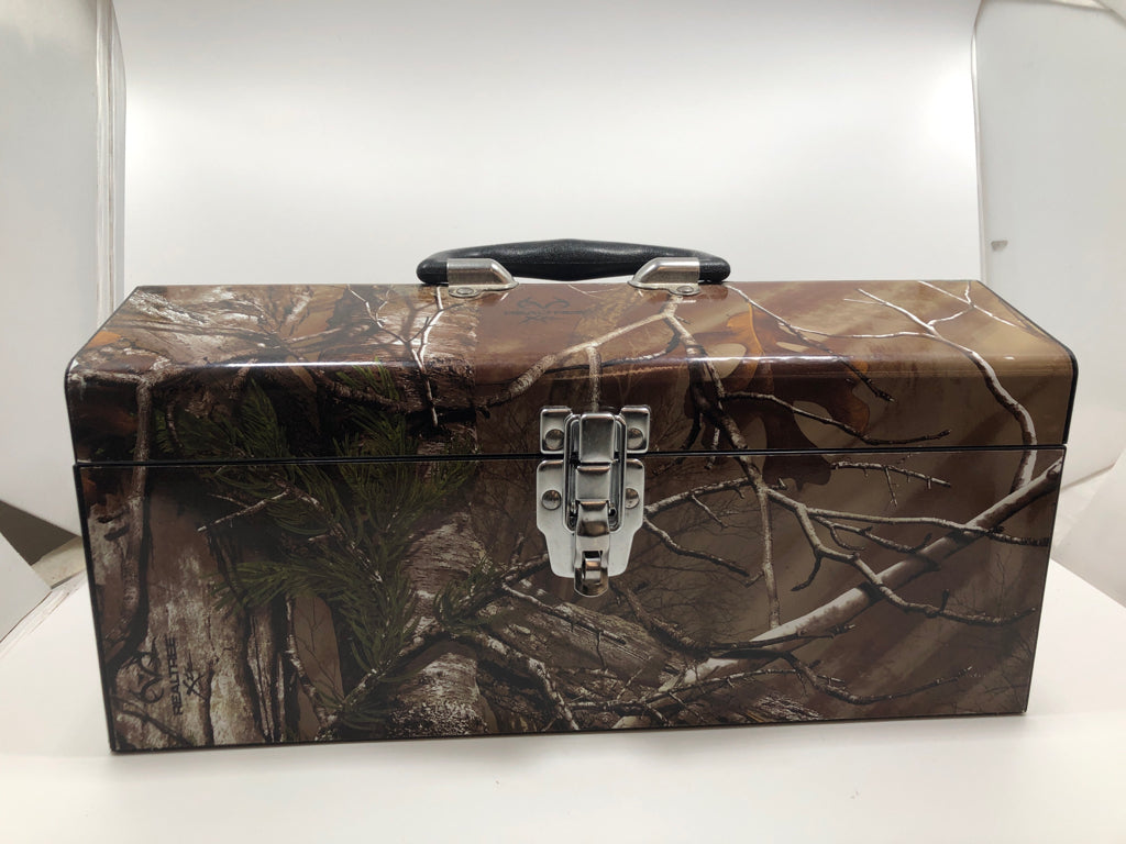 REALTREE XTRA METAL TACKLE BOX.