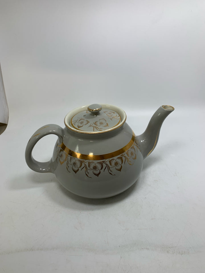 VTG LARGE W/ GOLD FLORAL 8 -CUP TEA POT.