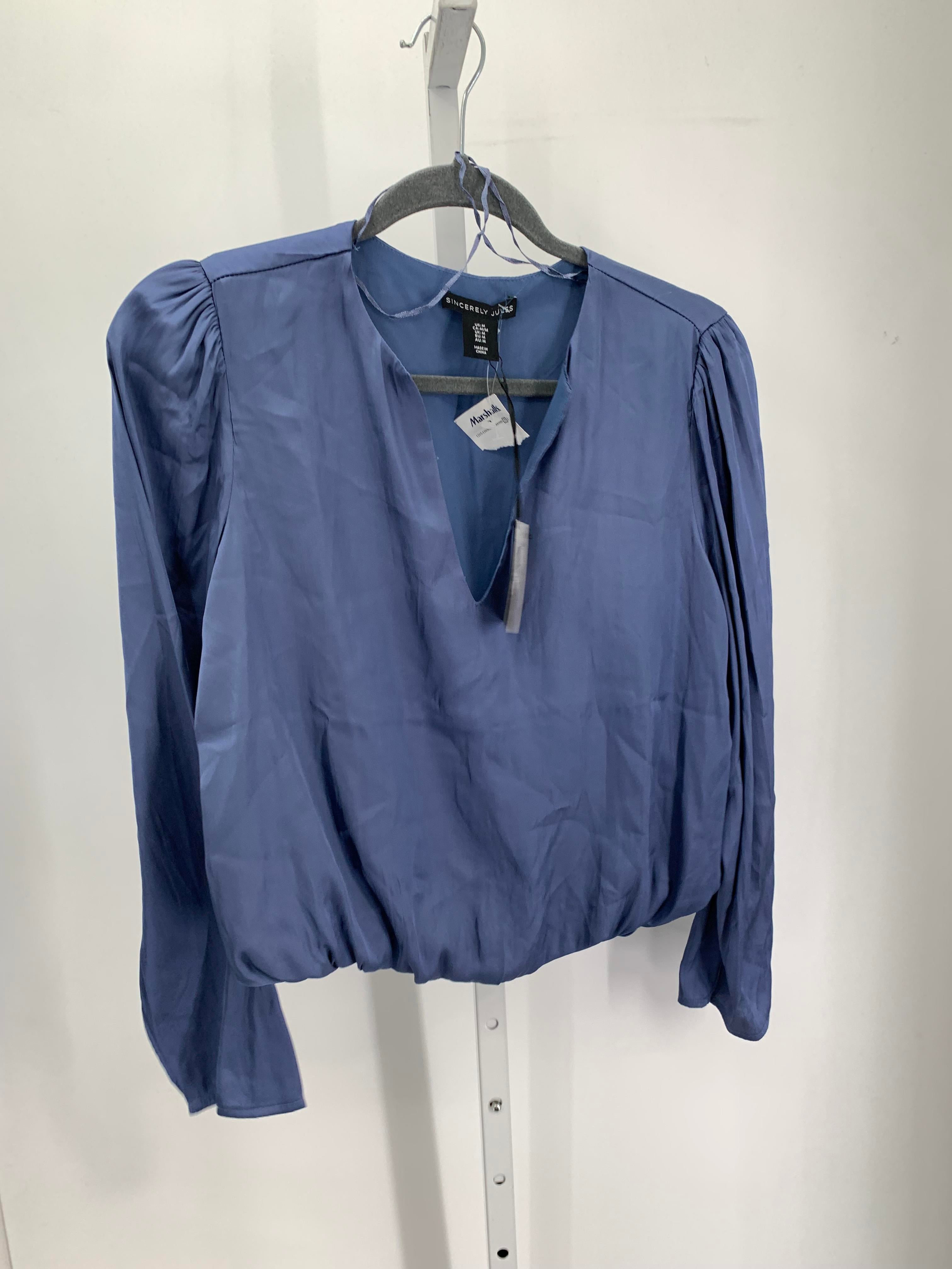 Size Medium Juniors Long Sleeve Shirt
