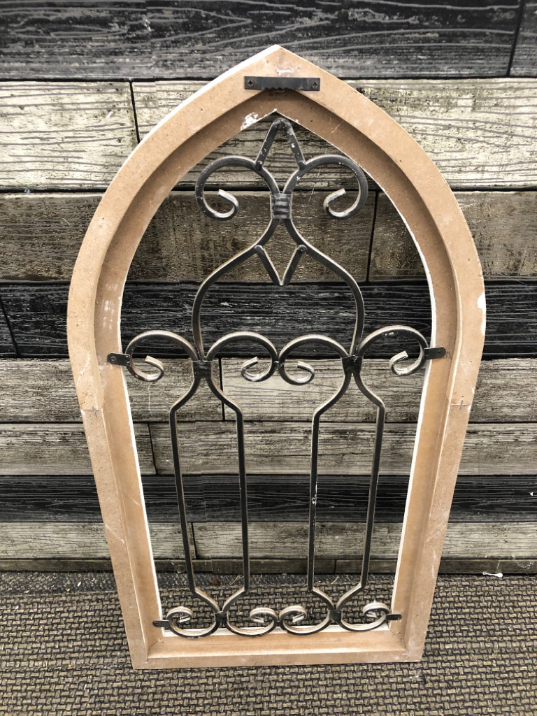 DISTRESSED WHITE ARCH WALL ART W/ METAL CENTER.