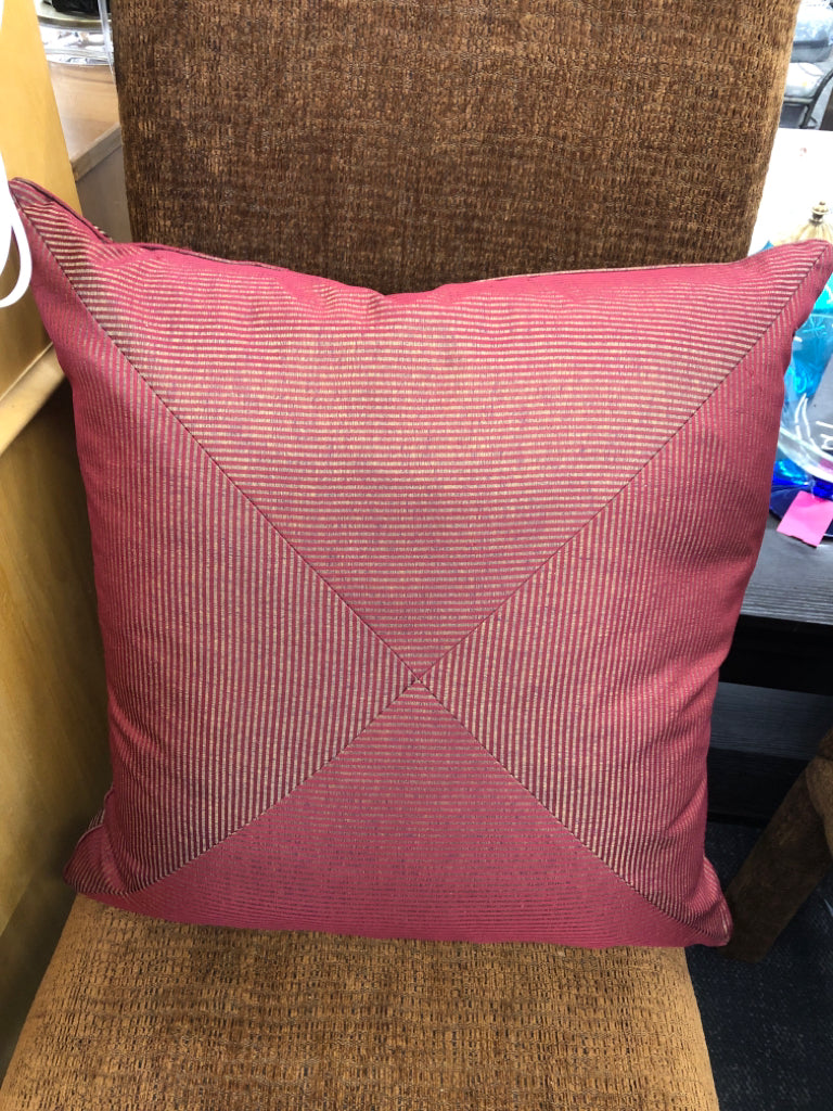 RED PILLOW STRIPED W/GOLD.