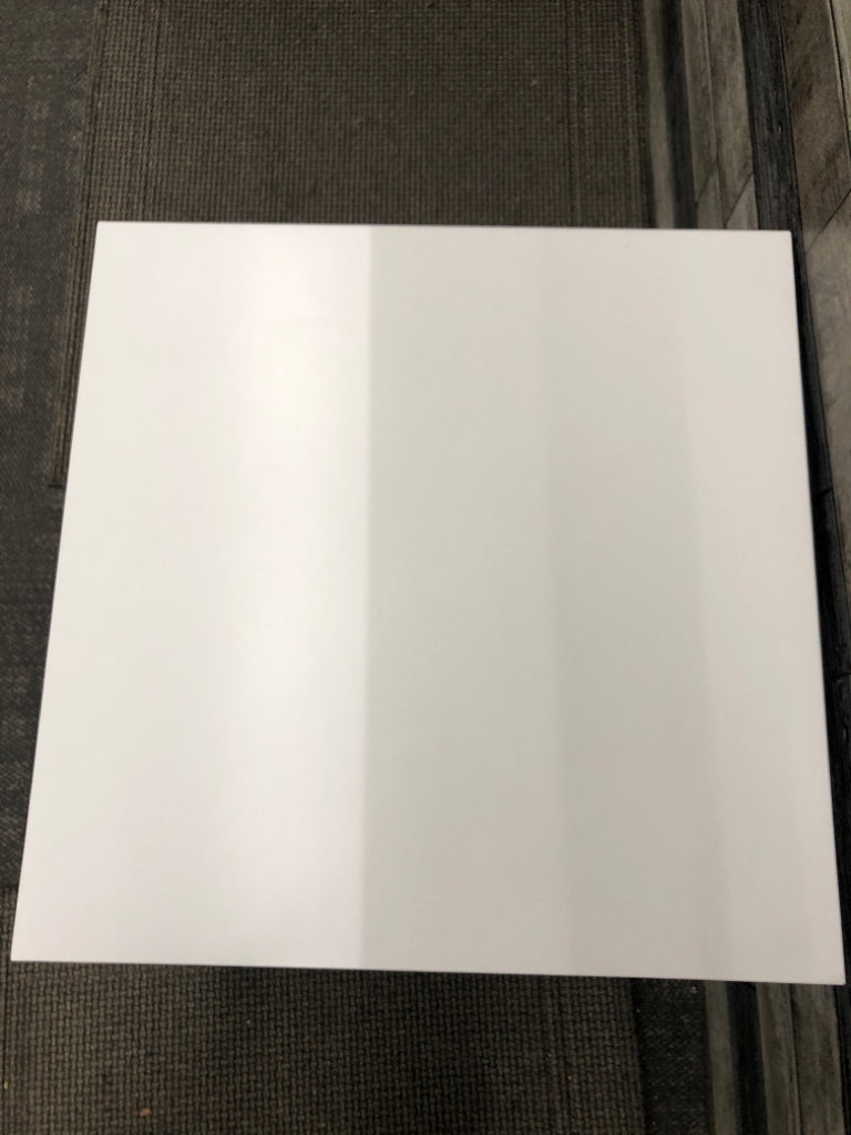 LIGHT-WEIGHT TABLE WHITE SQUARE.
