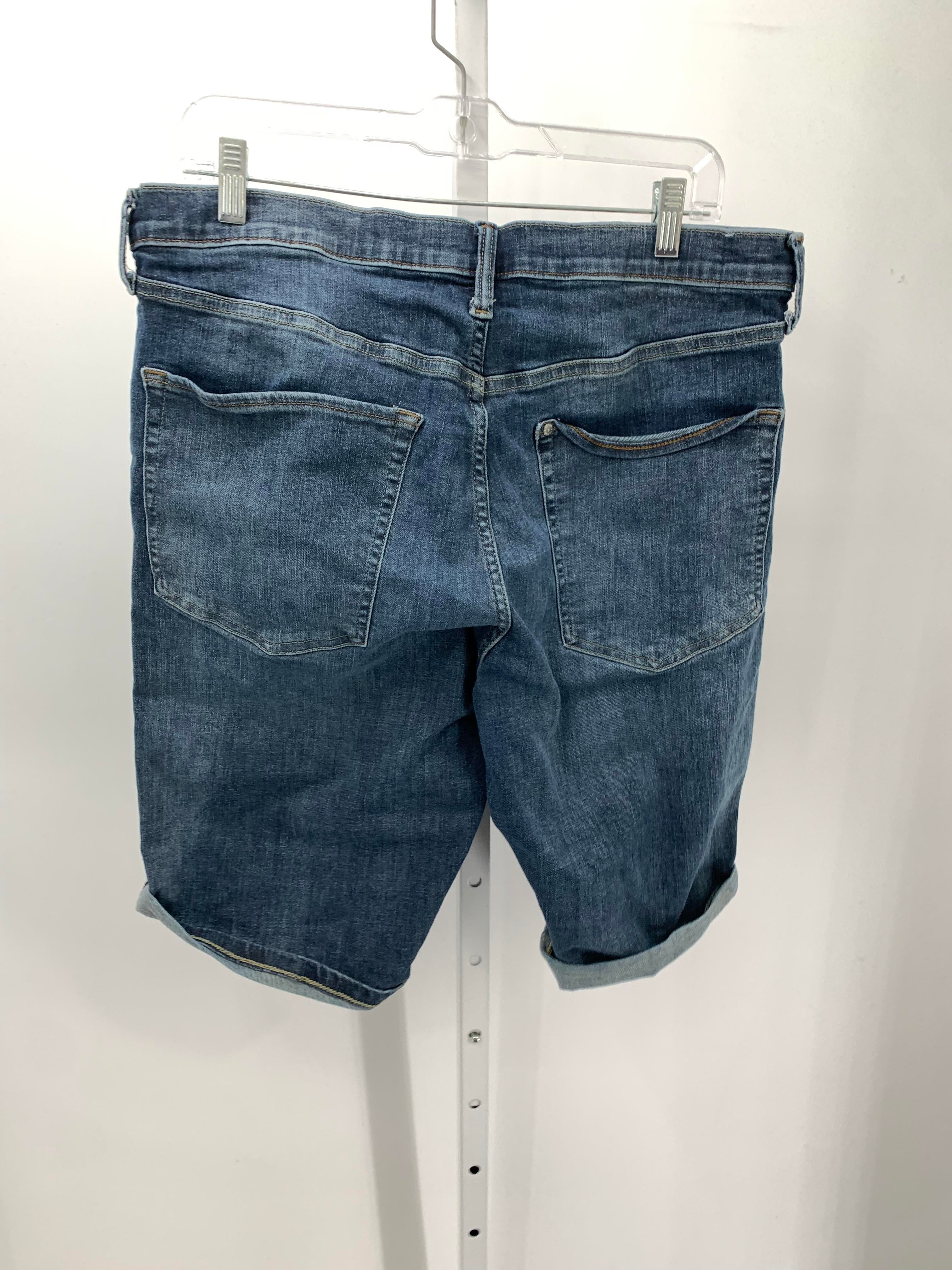 SLIM FIT SHORTS.