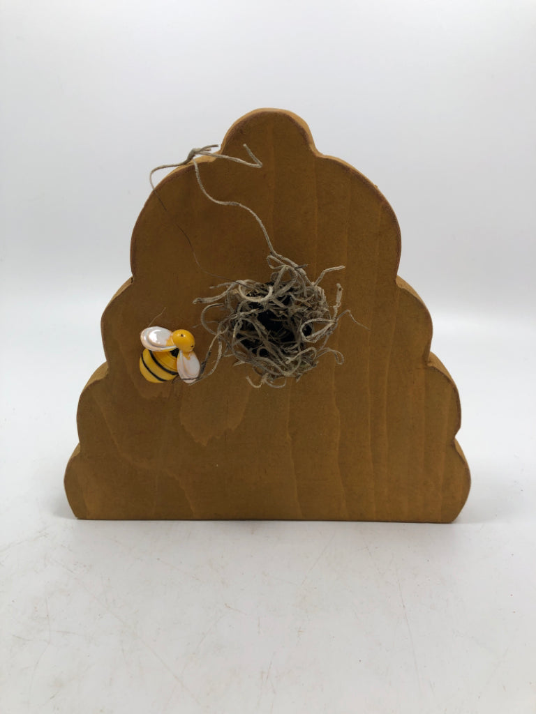PRIMITIVE BEE HIVE DECOR.