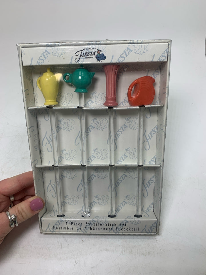 VTG 4PC SWIZZLE STICK DRINK MIXERS IN PACKAGE.