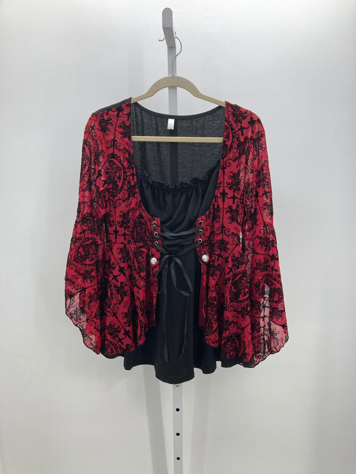 Size Medium Misses 3/4 Sleeve Shirt