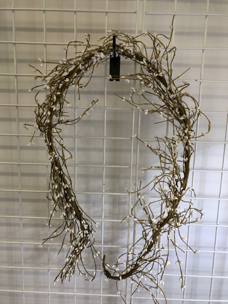 WHITE PIP BERRIES GARLAND.