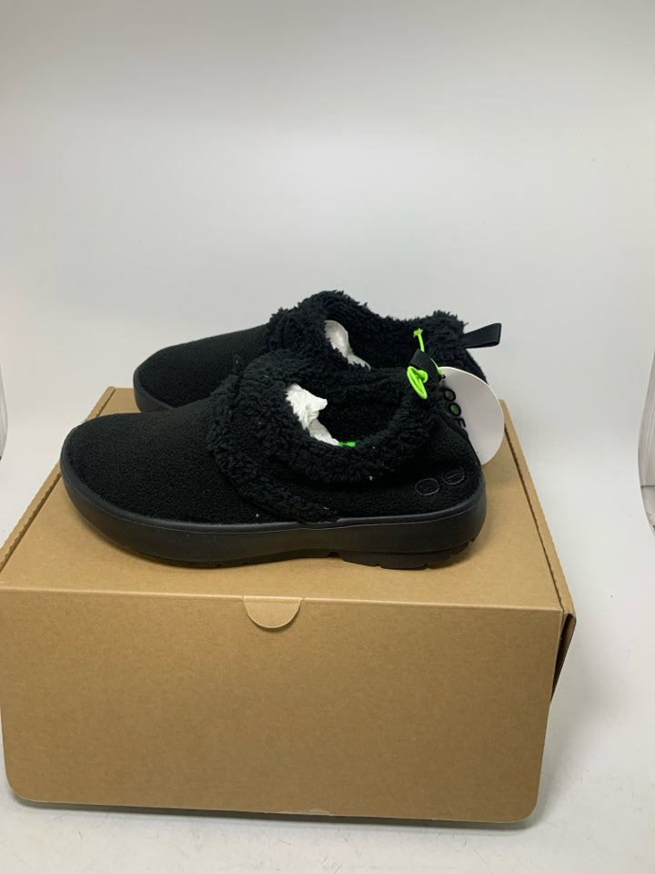 Oofos Oocoozie Low Slip On Recovery Shoes- New In Box