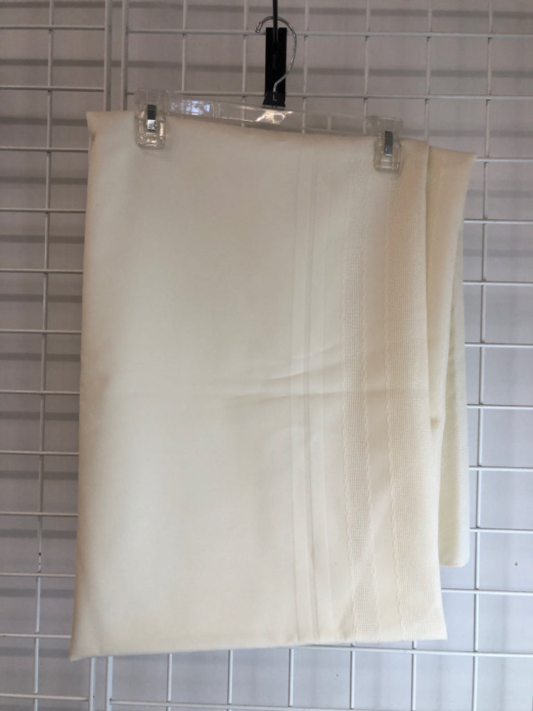 CREAM RECTANGLE TABLECLOTH.