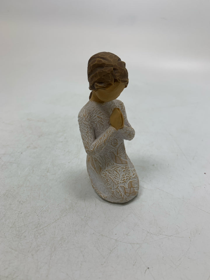 EMBOSSED PRAYER OF PEACE FIGURINE.