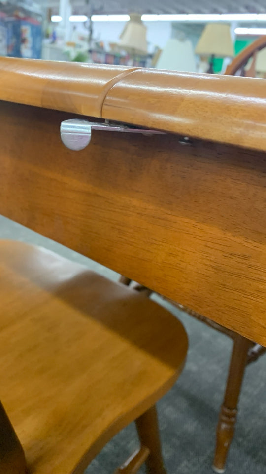 OAK WOOD KITCHEN TABLE W/4 CHAIRS+ SELF STORING LEAF.