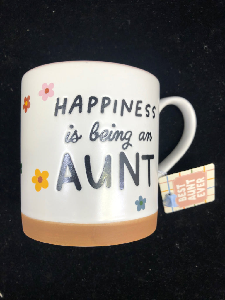 HAPPINESS IS BEING AN AUNT MUG.
