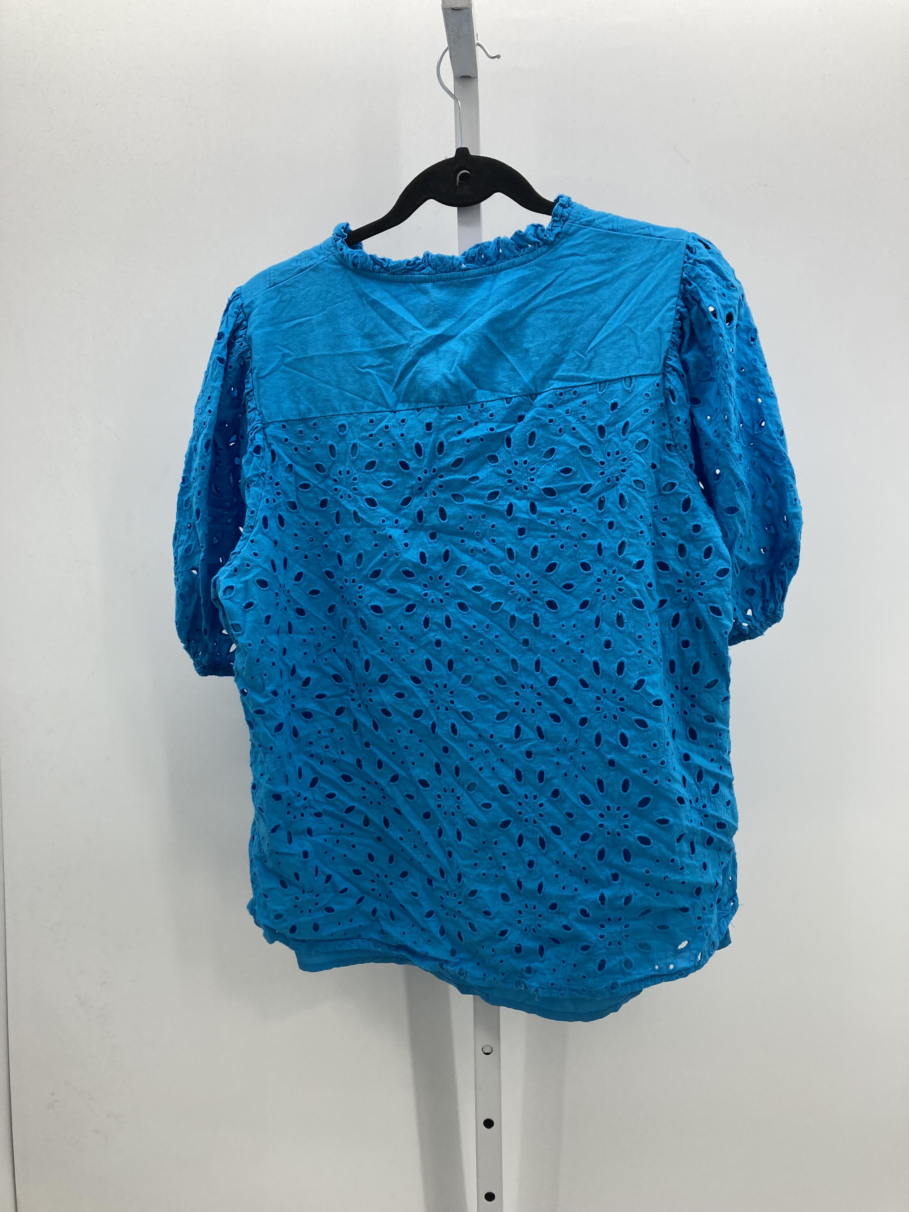 Size Extra Large Misses Short Sleeve Shirt