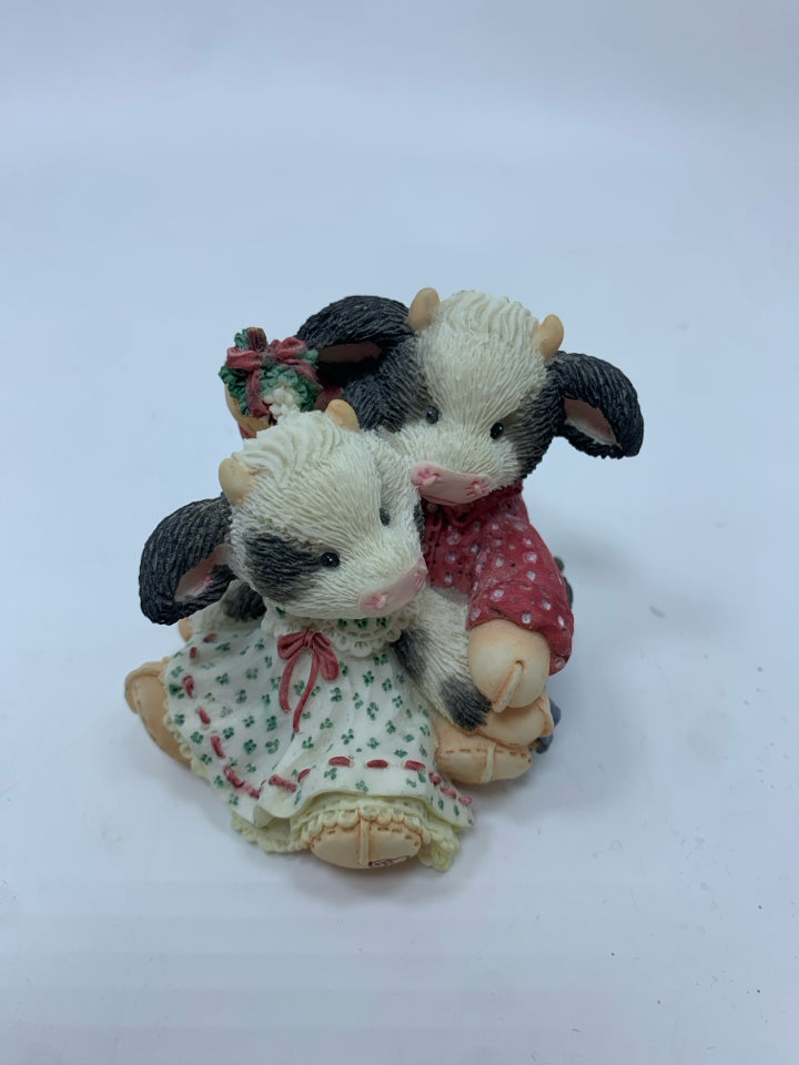 "MEET ME UNDER THE MOO-STLETOE" MARY MOOMOOS FIGURE.