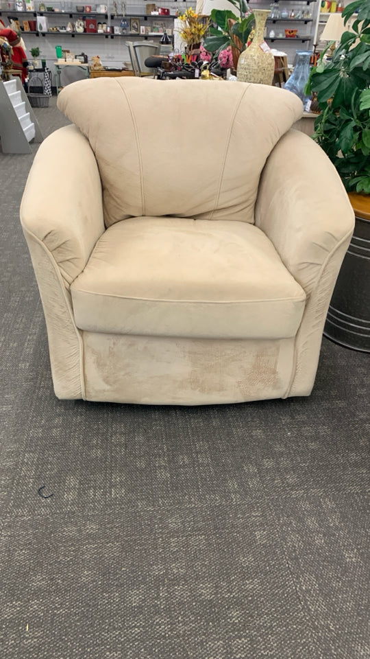 CREAM COLOR SWIVEL ARM CHAIR.