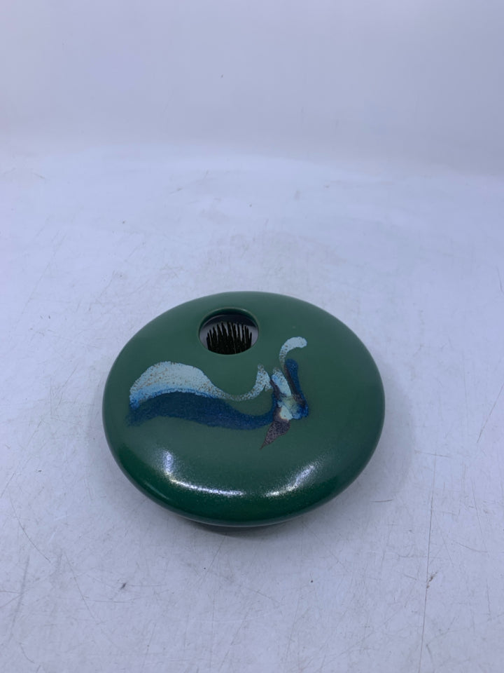 DARK GREEN CIRCLE POTTERY FLOWER FROG VASE W/ BLUE/WHITE DESIGNS.